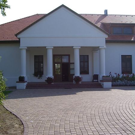 Sarlospuszta Club Hotel Tatarszentgyorgy Exterior photo